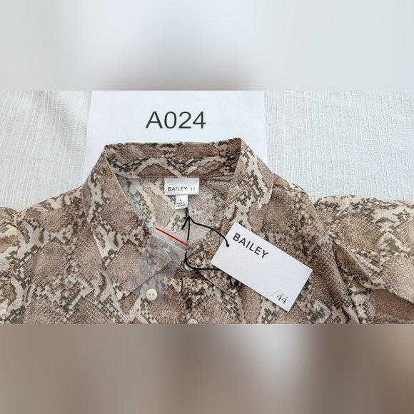 NWT Bailey/44 Women's Snake Print Puff Sleeve Top Size L - Picture 9 of 13